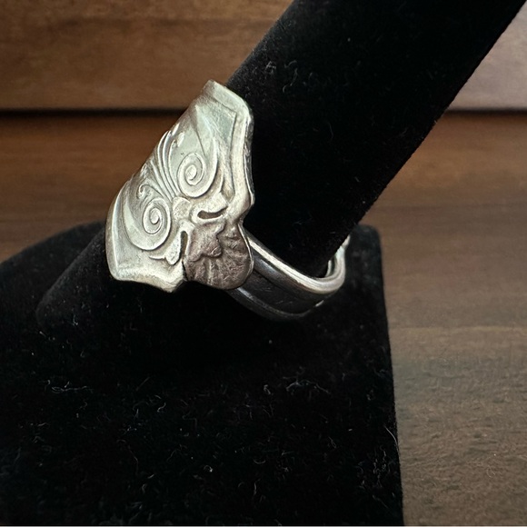 “Robbie” Spoon Ring - Picture 4 of 15
